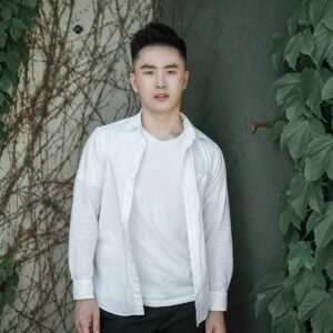 万梓良