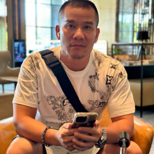 张鹤伦