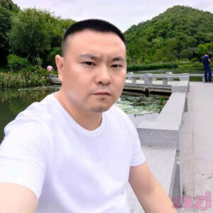 钟逸伦