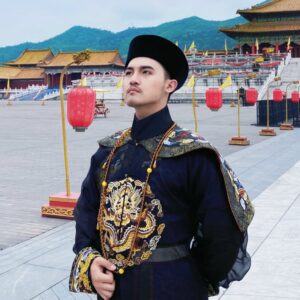 费沁源