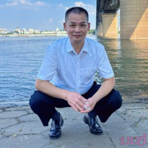 傅东育